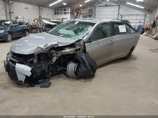 4T1BF1FKXHU692497 2017 TOYOTA CAMRY - Image 2