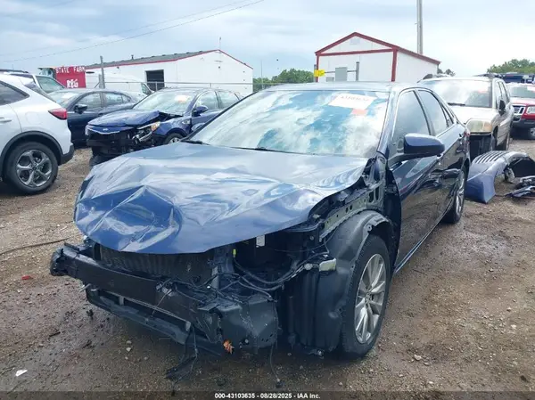 4T1BF1FKXHU694086 2017 TOYOTA CAMRY - Image 2
