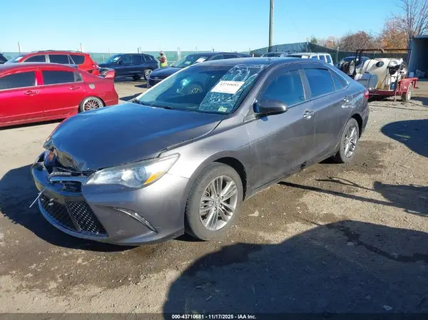 4T1BF1FKXHU698140 2017 TOYOTA CAMRY - Image 2