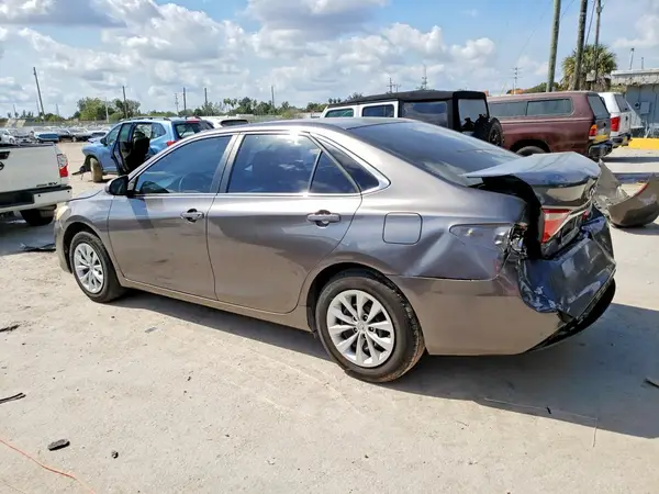 4T1BF1FKXHU698297 2017 TOYOTA CAMRY - Image 2