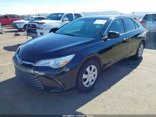 4T1BF1FKXHU700386 2017 TOYOTA CAMRY - Image 2