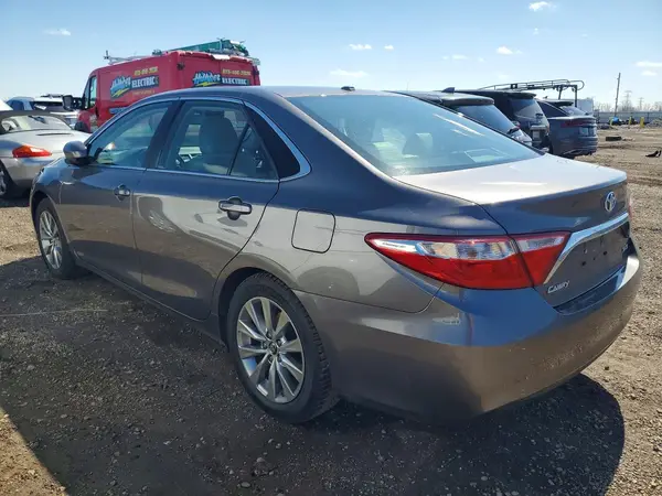 4T1BF1FKXHU704180 2017 TOYOTA CAMRY - Image 2