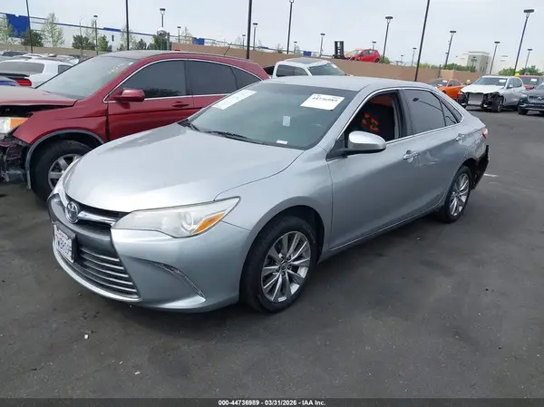 4T1BF1FKXHU704521 2017 TOYOTA CAMRY - Image 2