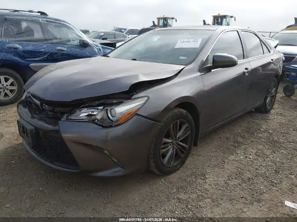 4T1BF1FKXHU709038 2017 TOYOTA CAMRY - Image 2