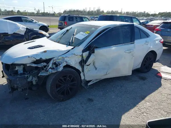 4T1BF1FKXHU731671 2017 TOYOTA CAMRY - Image 2