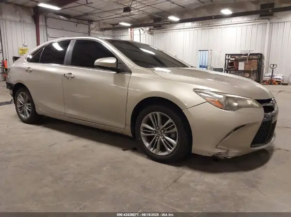 4T1BF1FKXHU734764 2017 TOYOTA CAMRY - Image 1