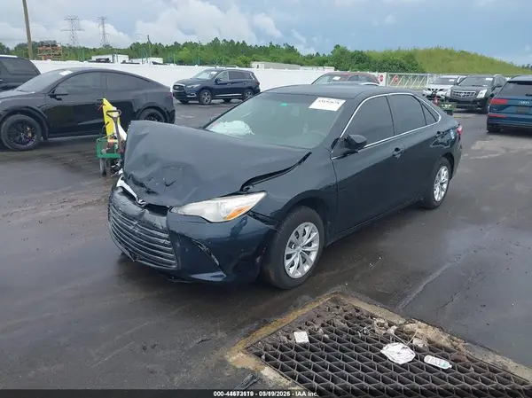 4T1BF1FKXHU745490 2017 TOYOTA CAMRY - Image 2