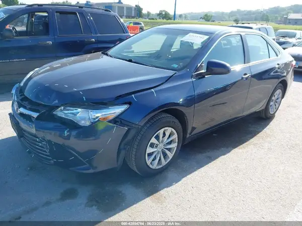 4T1BF1FKXHU745800 2017 TOYOTA CAMRY - Image 2