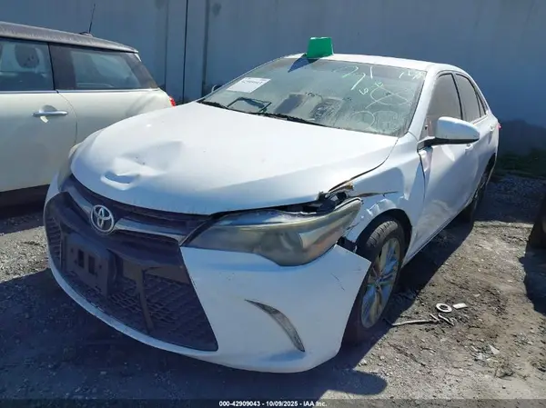 4T1BF1FKXHU748017 2017 TOYOTA CAMRY - Image 2