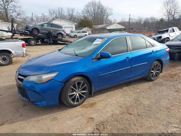 4T1BF1FKXHU748647 2017 TOYOTA CAMRY - Image 2