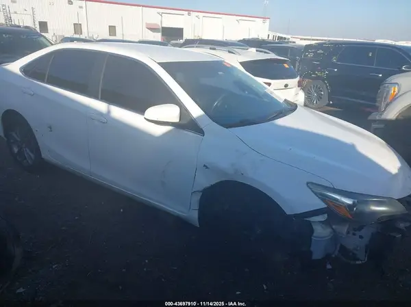 4T1BF1FKXHU750513 2017 TOYOTA CAMRY - Image 1