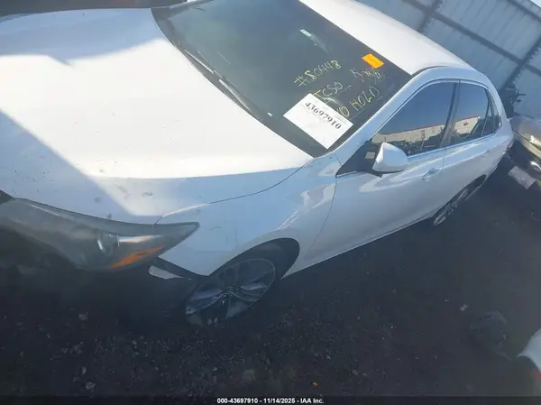 4T1BF1FKXHU750513 2017 TOYOTA CAMRY - Image 2