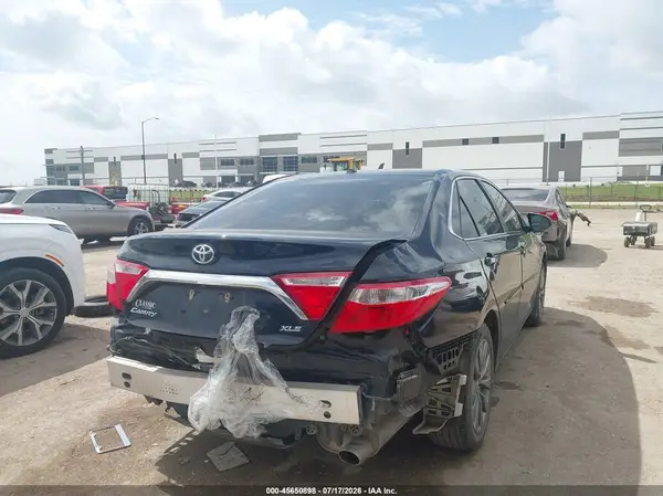 4T1BF1FKXHU757624 2017 TOYOTA CAMRY - Image 2