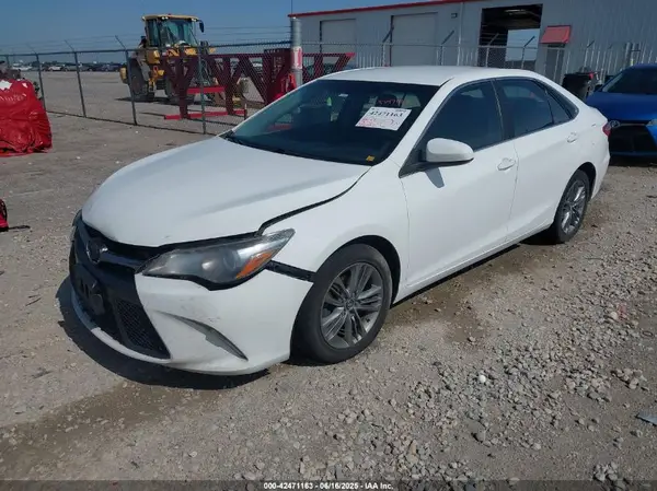 4T1BF1FKXHU764976 2017 TOYOTA CAMRY - Image 2