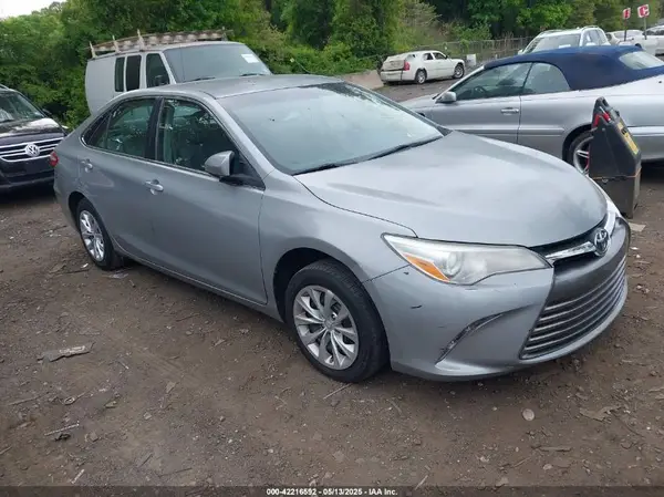 4T1BF1FKXHU767084 2017 TOYOTA CAMRY - Image 1