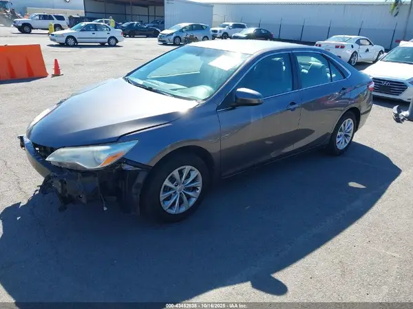4T1BF1FKXHU768493 2017 TOYOTA CAMRY - Image 2