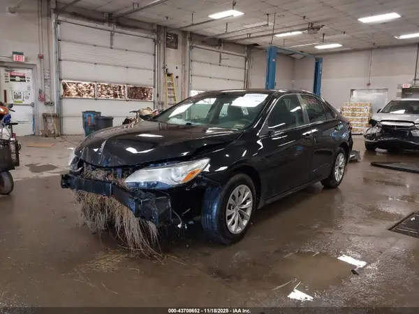 4T1BF1FKXHU773564 2017 TOYOTA CAMRY - Image 2