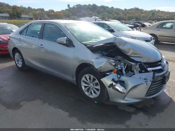 4T1BF1FKXHU780062 2017 TOYOTA CAMRY - Image 1
