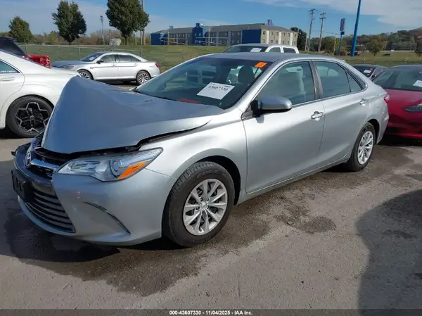 4T1BF1FKXHU780062 2017 TOYOTA CAMRY - Image 2