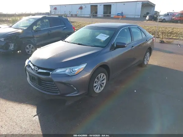 4T1BF1FKXHU782846 2017 TOYOTA CAMRY - Image 2
