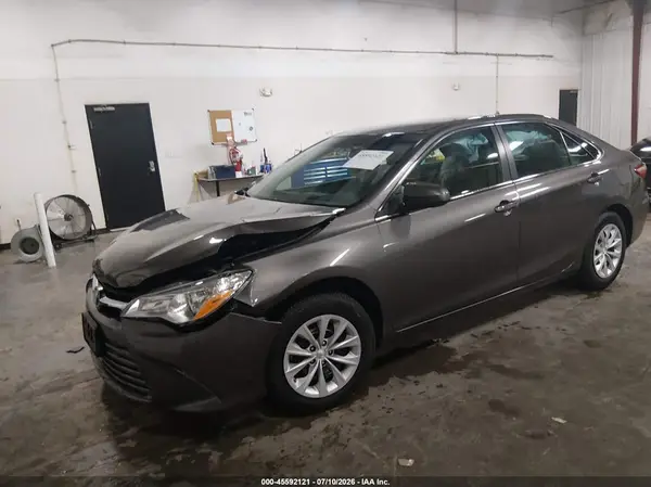4T1BF1FKXHU784905 2017 TOYOTA CAMRY - Image 2