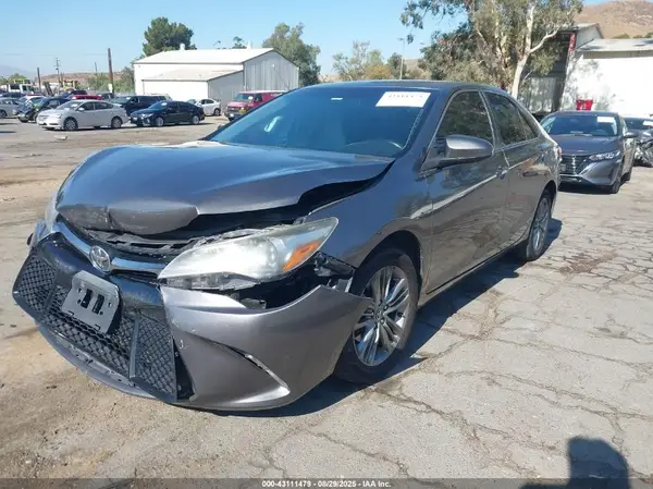 4T1BF1FKXHU786864 2017 TOYOTA CAMRY - Image 2