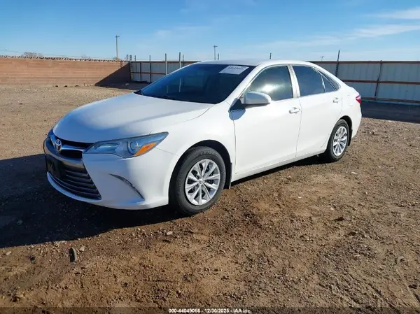 4T1BF1FKXHU800357 2017 TOYOTA CAMRY - Image 2