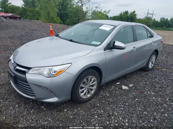 4T1BF1FKXHU801475 2017 TOYOTA CAMRY - Image 2