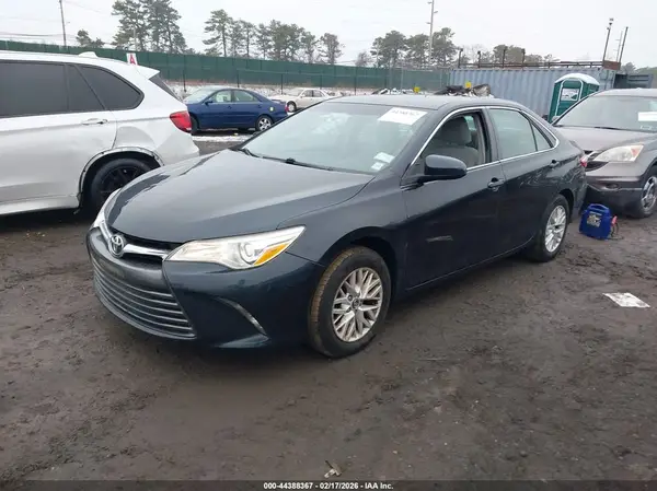 4T1BF1FKXHU801573 2017 TOYOTA CAMRY - Image 2