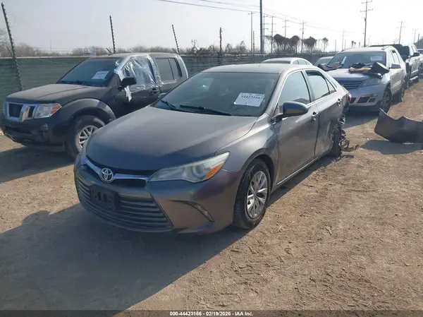 4T1BF1FKXHU805980 2017 TOYOTA CAMRY - Image 2