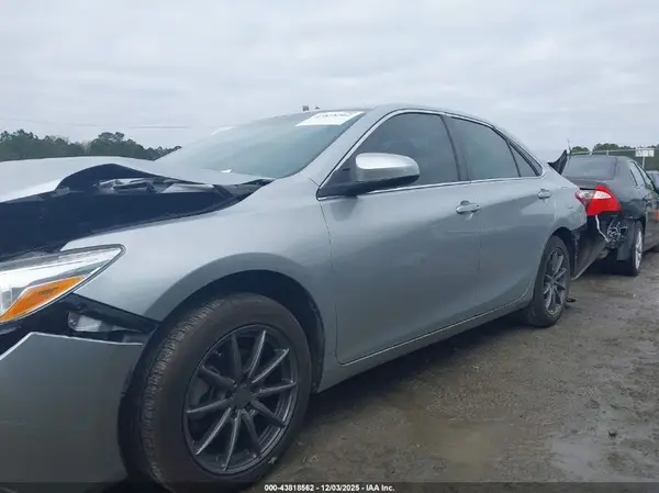 4T1BFK6HU291173 2017 TOYOTA CAMRY - Image 2