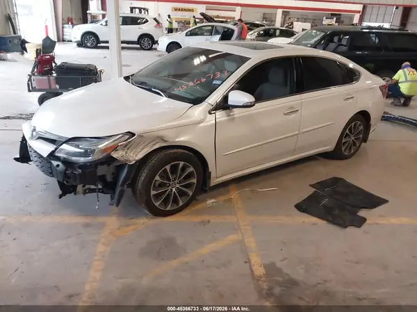 4T1BK1EB0JU281645 2018 TOYOTA AVALON - Image 2