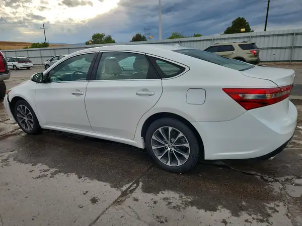 4T1BK1EB1HU256103 2017 TOYOTA AVALON - Image 2