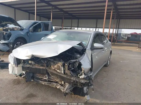 4T1BK1EB1JU268354 2018 TOYOTA AVALON - Image 2