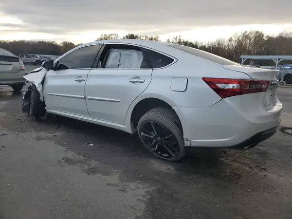 4T1BK1EB1JU271402 2018 TOYOTA AVALON - Image 2