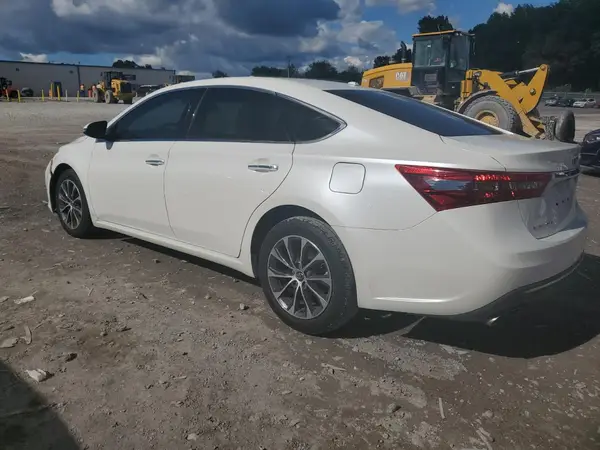 4T1BK1EB1JU278074 2018 TOYOTA AVALON - Image 2
