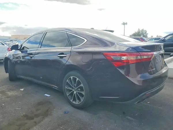 4T1BK1EB1JU284005 2018 TOYOTA AVALON - Image 2