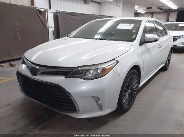 4T1BK1EB2JU271828 2018 TOYOTA AVALON - Image 2