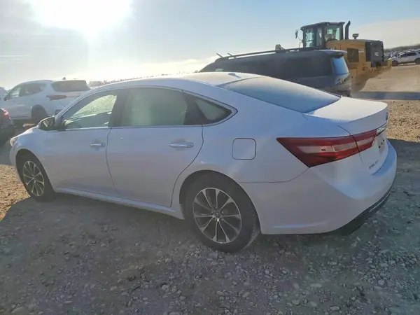 4T1BK1EB2JU282831 2018 TOYOTA AVALON - Image 2