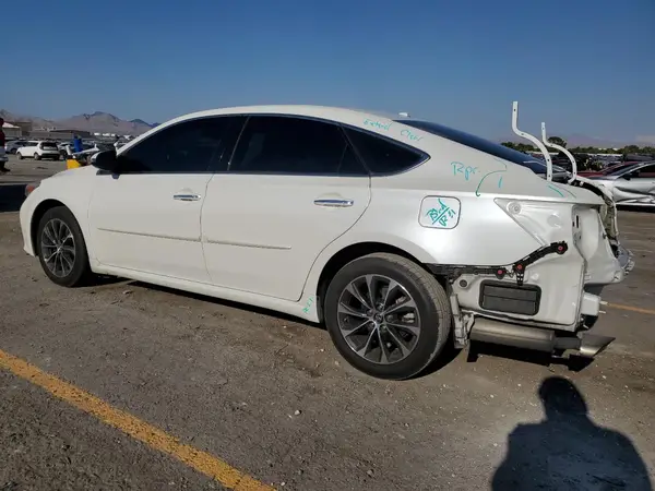 4T1BK1EB2JU288645 2018 TOYOTA AVALON - Image 2