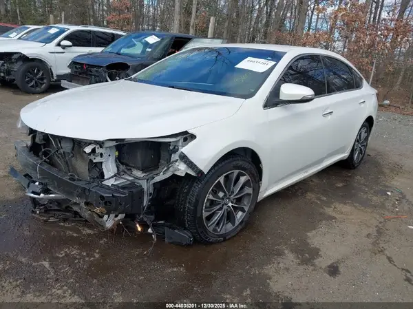 4T1BK1EB3JU279615 2018 TOYOTA AVALON - Image 2