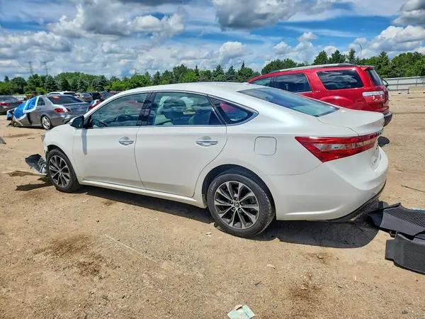 4T1BK1EB3JU288475 2018 TOYOTA AVALON - Image 2