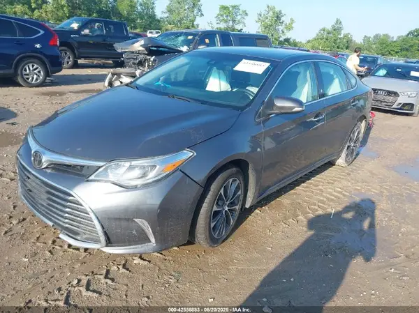 4T1BK1EB4JU283575 2018 TOYOTA AVALON - Image 2