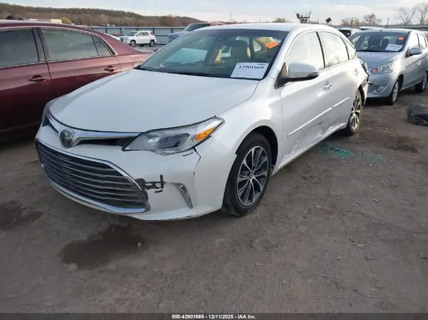 4T1BK1EB5JU271032 2018 TOYOTA AVALON - Image 2