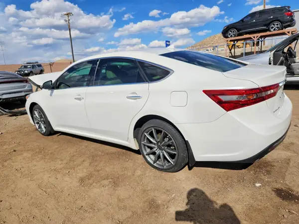 4T1BK1EB5JU281592 2018 TOYOTA AVALON - Image 2