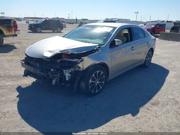 4T1BK1EB7JU275339 2018 TOYOTA AVALON - Image 2