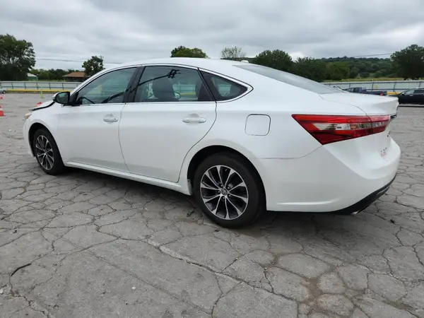 4T1BK1EB7JU278256 2018 TOYOTA AVALON - Image 2