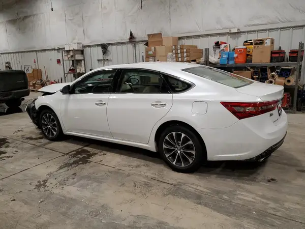 4T1BK1EB7JU282257 2018 TOYOTA AVALON - Image 2