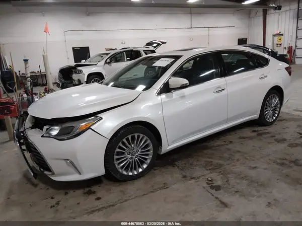 4T1BK1EB8JU281697 2018 TOYOTA AVALON - Image 2
