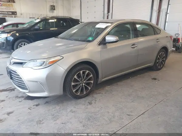 4T1BK1EB8JU282137 2018 TOYOTA AVALON - Image 2